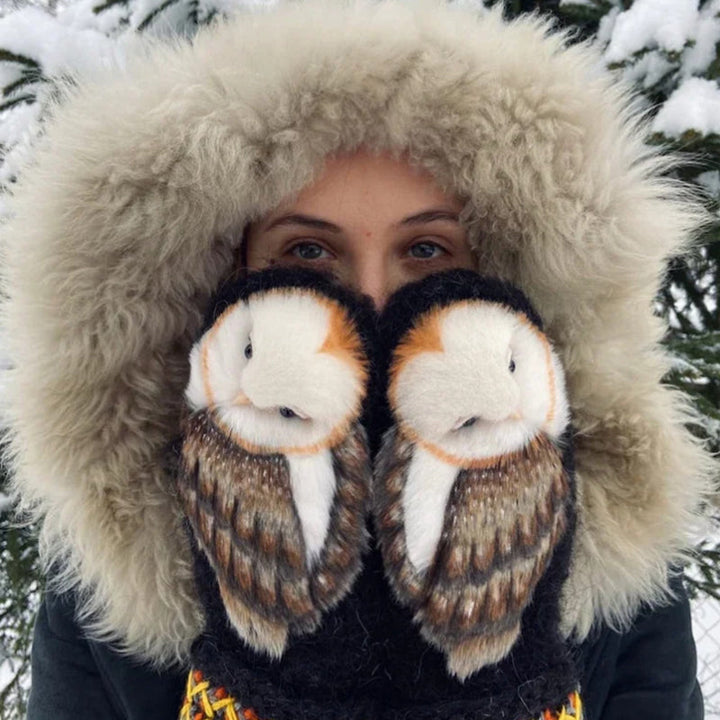 Handstickade Nordiska Vantar Med Ugglor