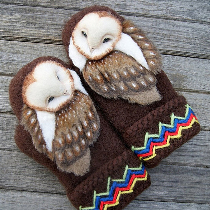 Handstickade Nordiska Vantar Med Ugglor