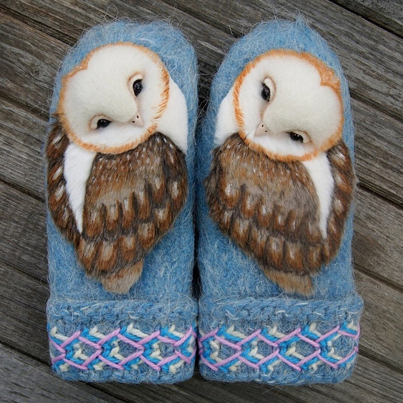 Handstickade Nordiska Vantar Med Ugglor