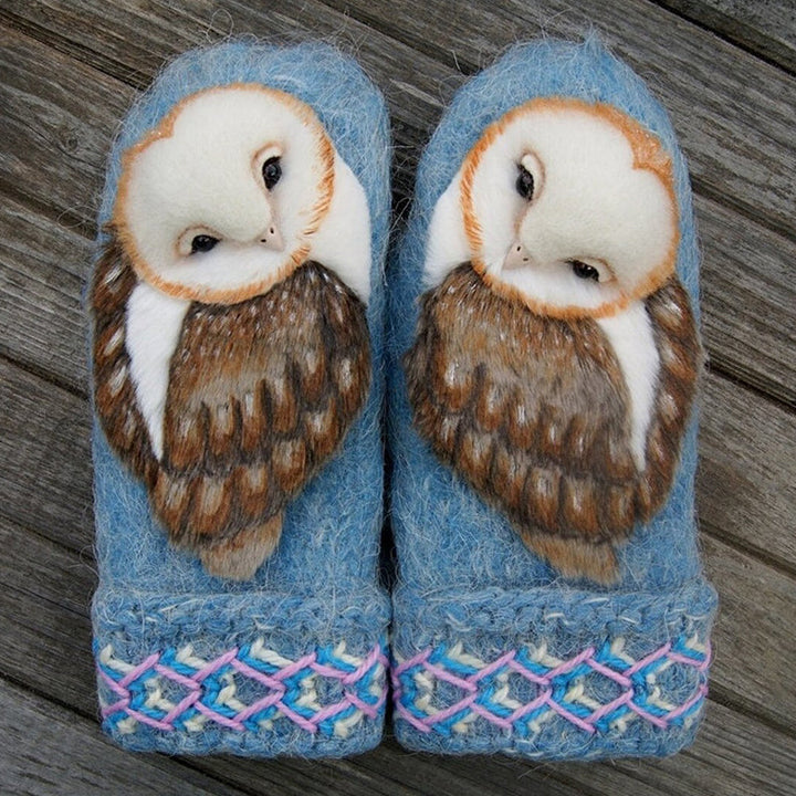 Handstickade Nordiska Vantar Med Ugglor