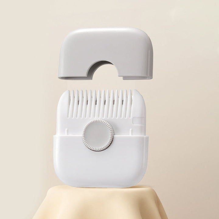 "2-i-1 hårkamtrimmer med kombinerad kam och trimmer, designad i hållbar ABS-plast, finns i flera färger."