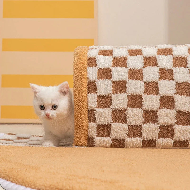 2-i-1 kattunnel & hundsäng i plysch. Perfekt för lek, vila och komfort för både katt och små hundar.