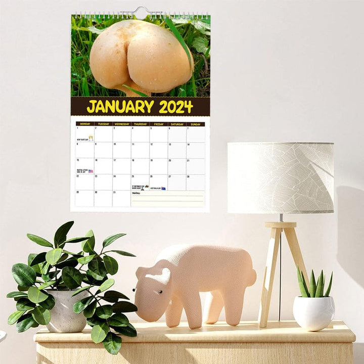 "2024 Världens Bästa Svampar Väggkalender, A4 med roliga svampbilder, perfekt present för svampfantaster och humor på väggen.