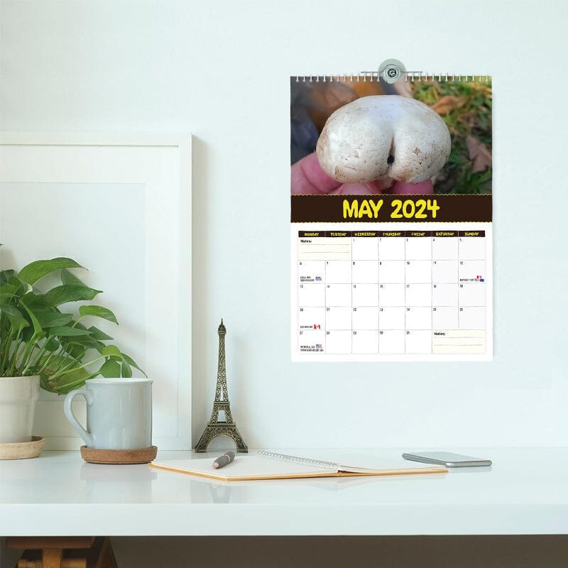 "2024 Världens Bästa Svampar Väggkalender, A4 med roliga svampbilder, perfekt present för svampfantaster och humor på väggen.