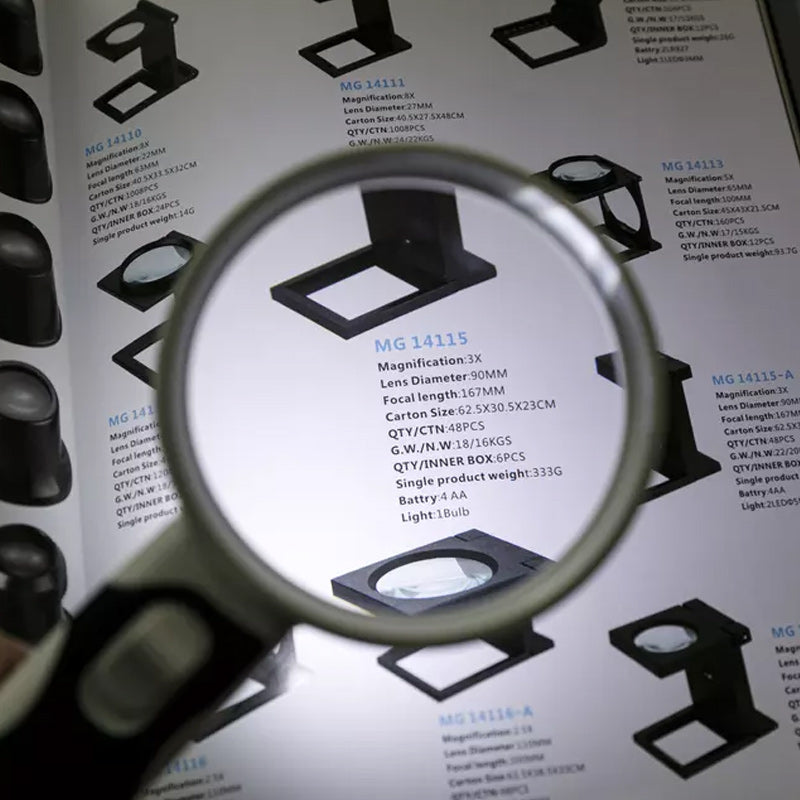 "20X förstoringsglas med LED-ljus; 80 mm akrylins, lätt design, perfekt för detaljerad syn och läsning för äldre."