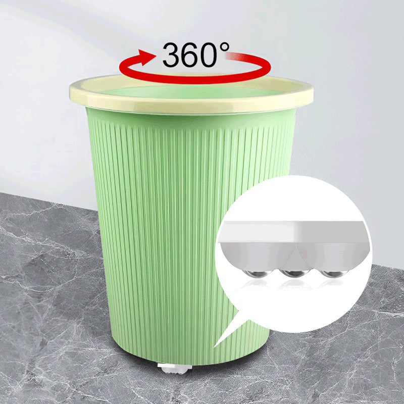 "360° roterande treklots hjul, elegant design i svart och vitt, för smidig manövrering av möbler och förvaring"