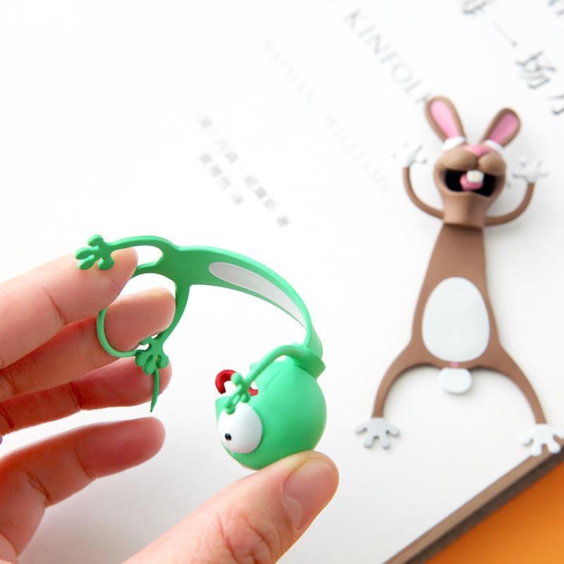"3D-djurbokmärken för barn i färgglad PVC, djurmotiv som panda och hund, perfekt lästillbehör och prydnad."