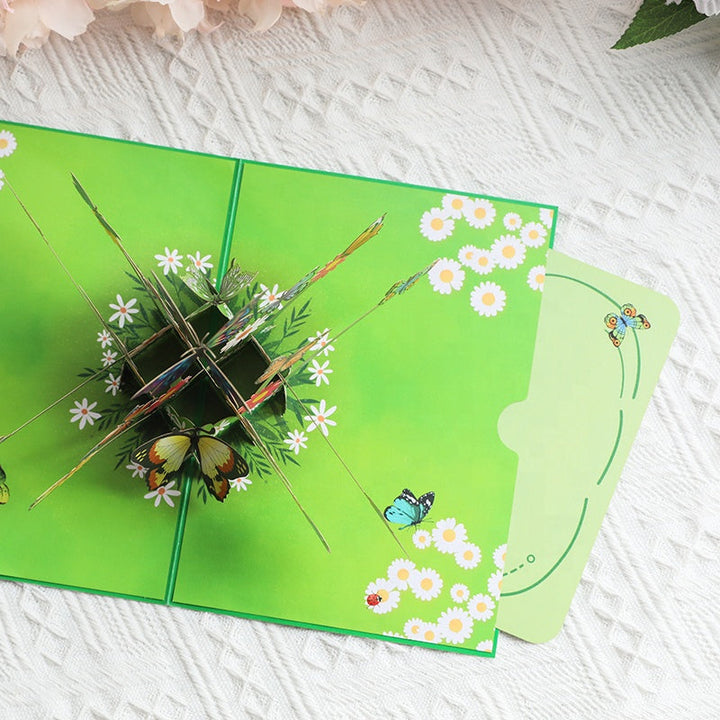 "3D popup-kort prytt med färgglada fjärilar och blommor, perfekt vårpresent i högkvalitativt färgkortspapper."