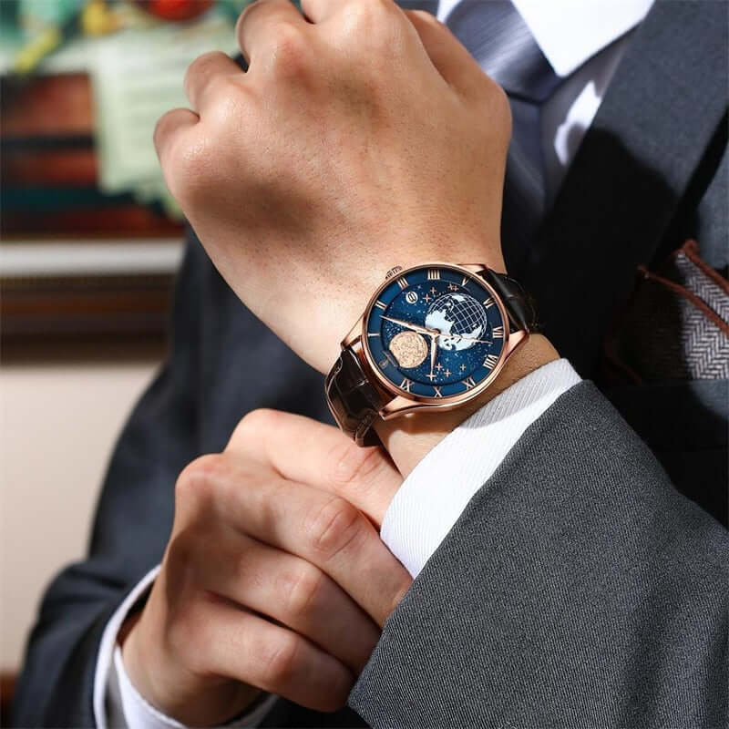 Elegant Quartz Watch with Leather Strap