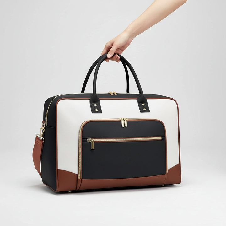 Invändig vy av 4-delars reseset med organiserade fack. Polyester, perfekt för weekendresor och laptopförvaring.