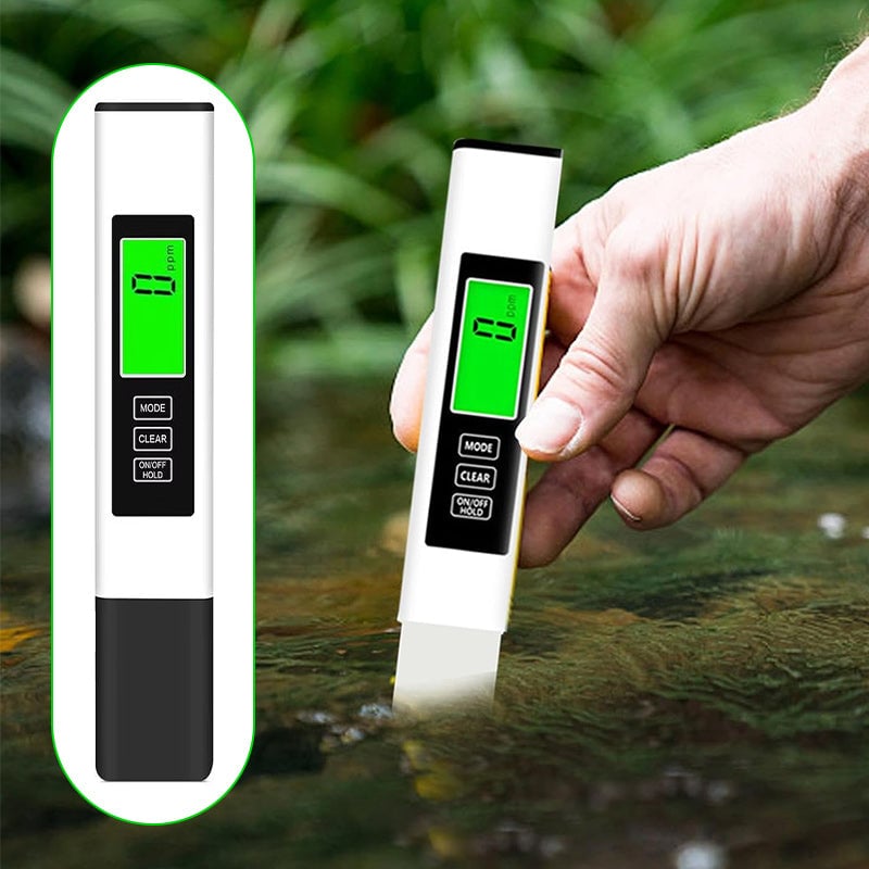 "4-i-1 digital vattentestare med LCD, mäter TDS, ledningsförmåga, temperatur; idealisk för hushållsbruk, akvarier, pooler."