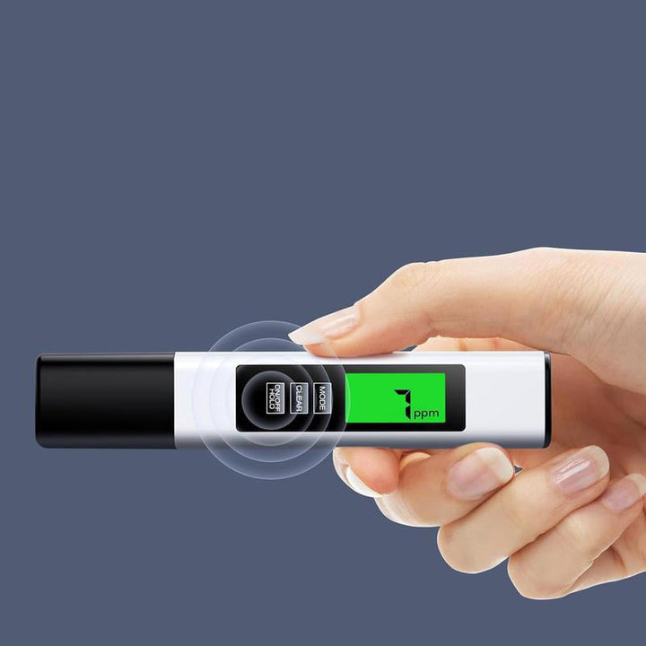 "4-i-1 digital vattentestare med LCD, mäter TDS, ledningsförmåga, temperatur; idealisk för hushållsbruk, akvarier, pooler."