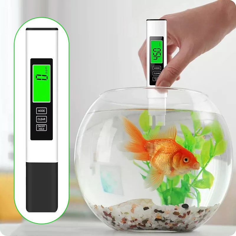 "4-i-1 digital vattentestare med LCD, mäter TDS, ledningsförmåga, temperatur; idealisk för hushållsbruk, akvarier, pooler."