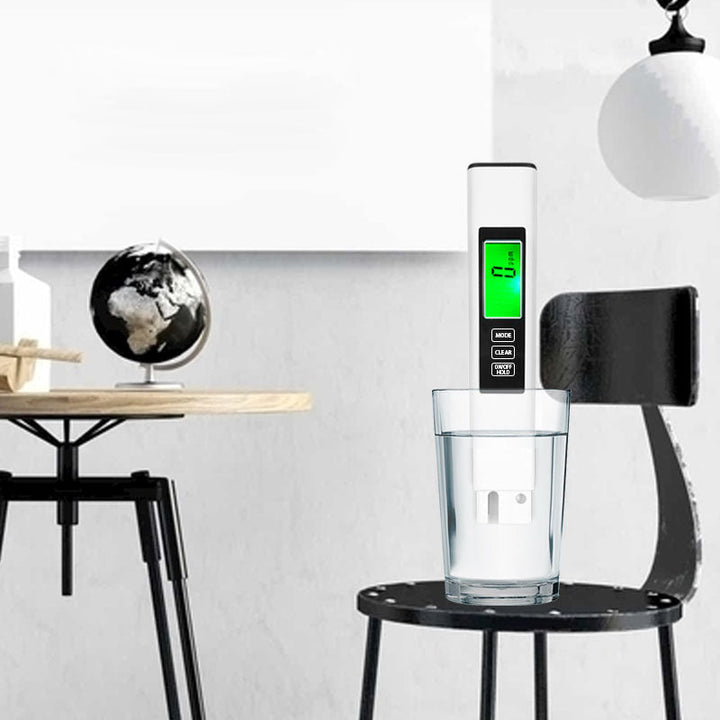 "4-i-1 digital vattentestare med LCD, mäter TDS, ledningsförmåga, temperatur; idealisk för hushållsbruk, akvarier, pooler."