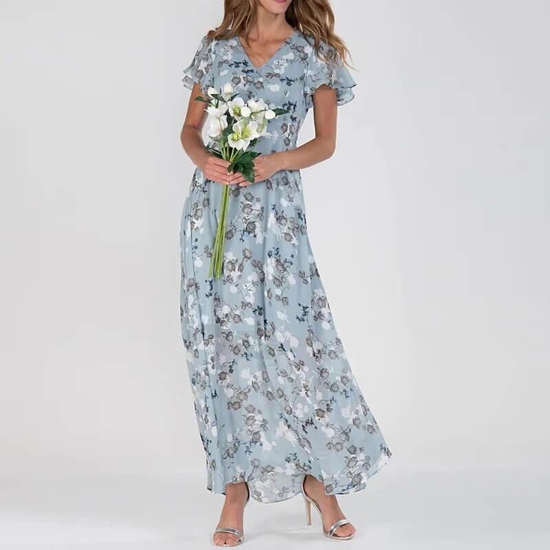 Lång sommarklänning med blommigt mönster och smickrande passform