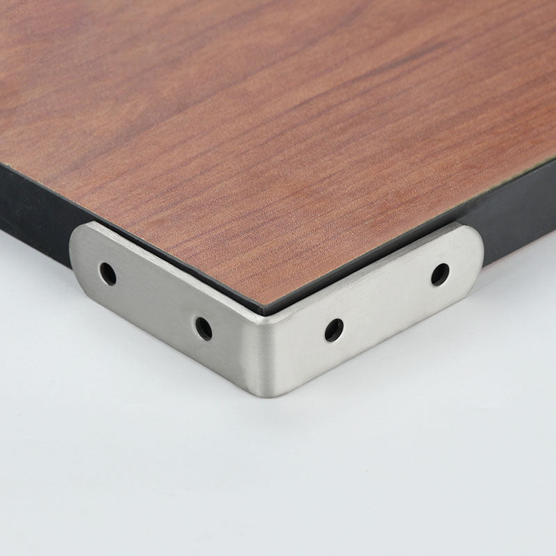 4-pack rostfria hörnbeslag, silverfinish, för stabilisering av möbler, robust design, enkel installation.