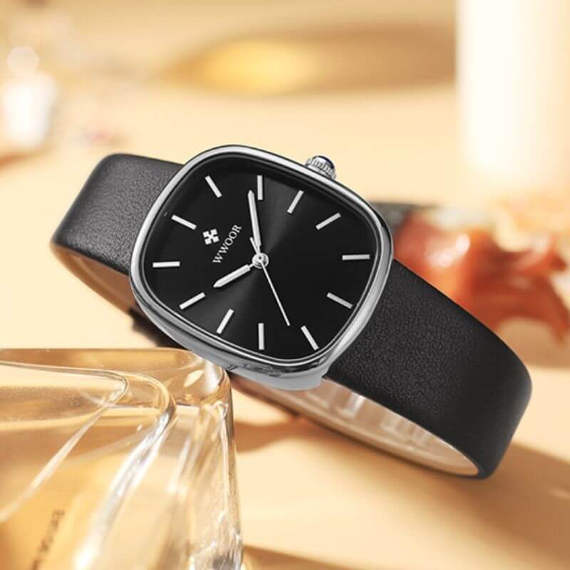 Elegant Kvartsur med Läderrem