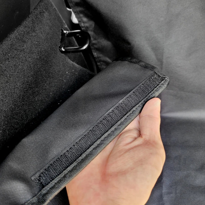 Hundens Vattentäta Bagageskydd – Säker och Ren Bilfärd