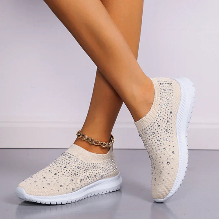 "Andningsaktiva mesh-sneakers för dam med strass, lätt och elegant design med glittrande detaljer och bekväm passform."