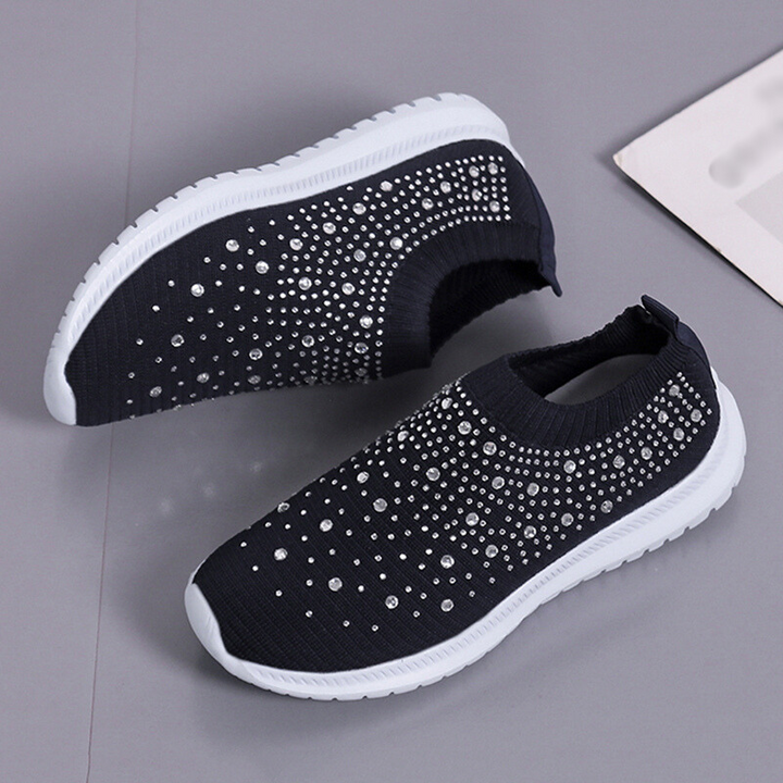 "Andningsaktiva mesh-sneakers för dam med strass, lätt och elegant design med glittrande detaljer och bekväm passform."