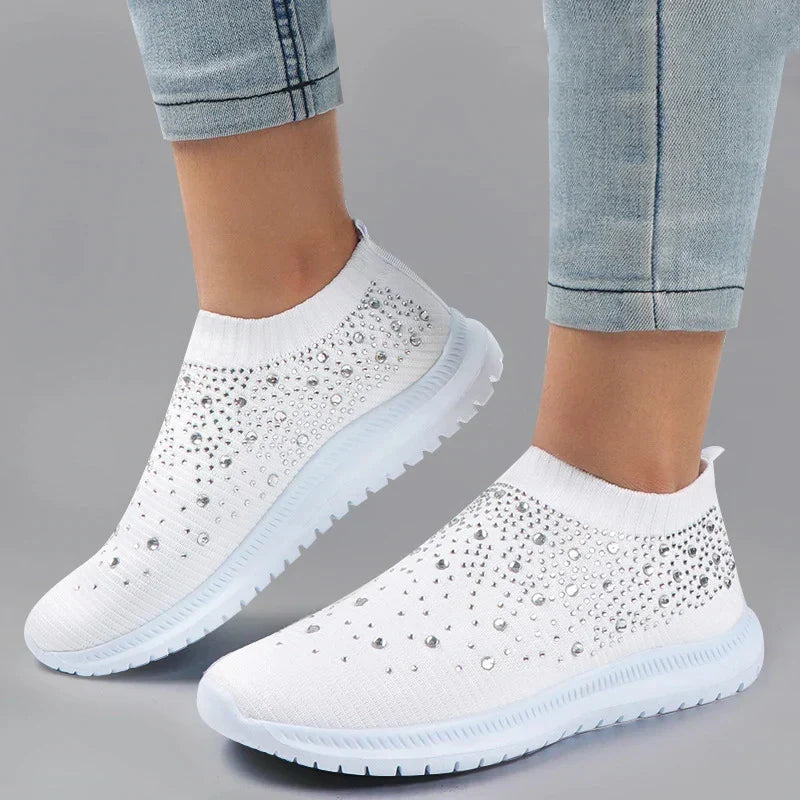 "Andningsaktiva mesh-sneakers för dam med strass, lätt och elegant design med glittrande detaljer och bekväm passform."