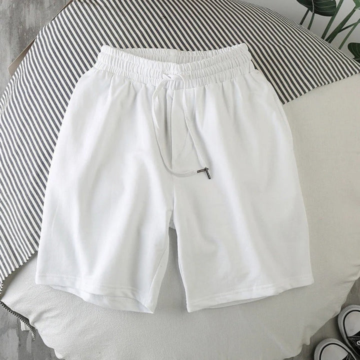 Andningsbara blå herrshorts i polyester med elastiskt midjeband, idealiska för gym och vardag.
