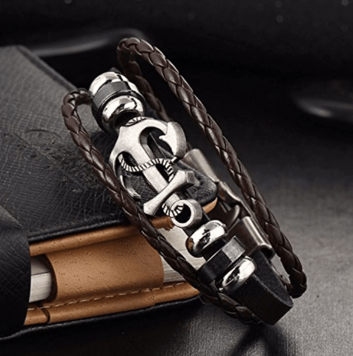 "Ankare armband i brun PU-läder med rostfritt stållås, perfekt herrsmycke med nautisk stil för dagligt bruk."