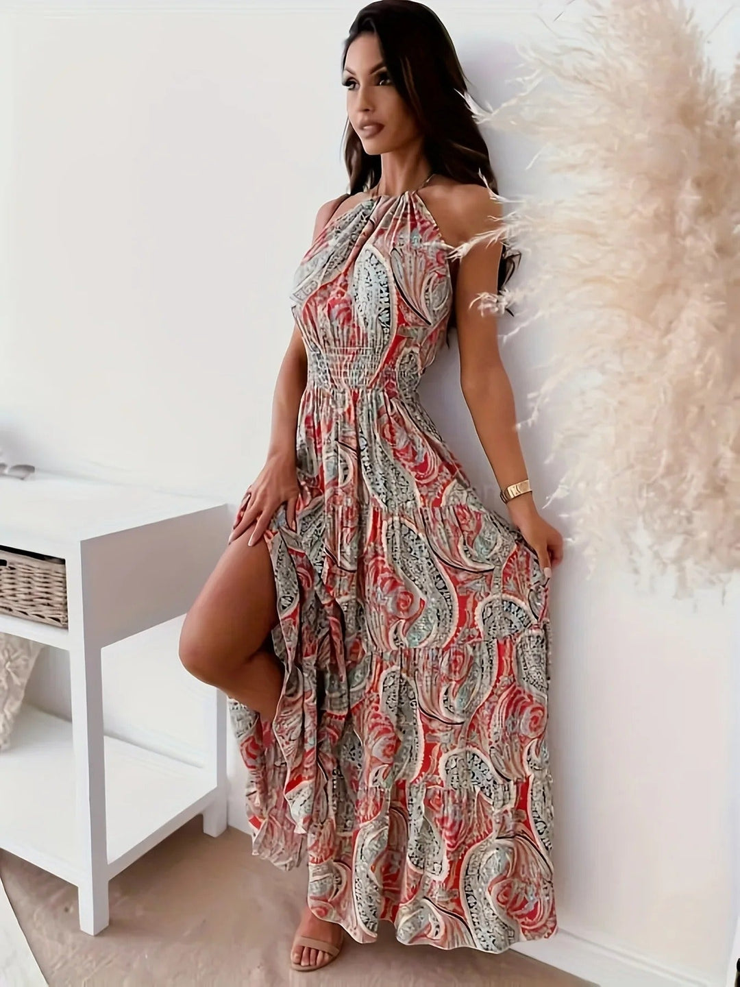 "Ankel-lång vintage boho halterklänning med levande mönster, ärmlös design, A-linjeformad siluett för kvinnor."