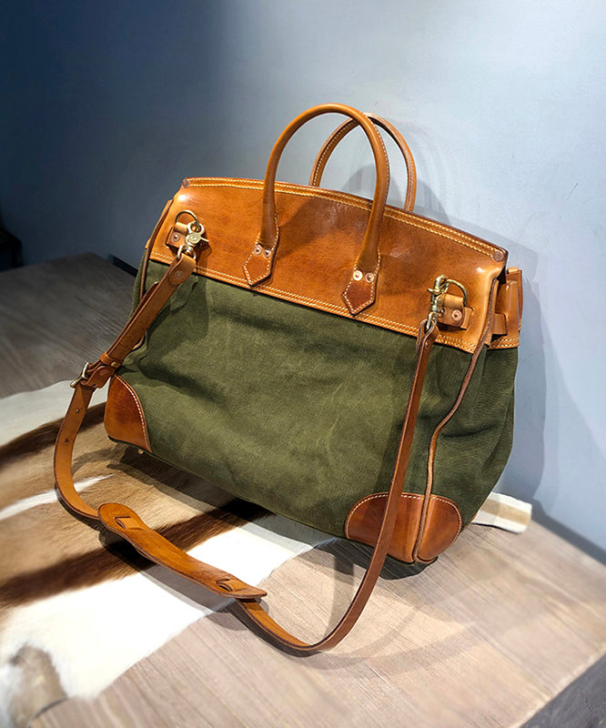 "Armégrön patchwork damhandväska i kalvläder, rymlig med modern stil och praktiska fickor för kvinnors behov."