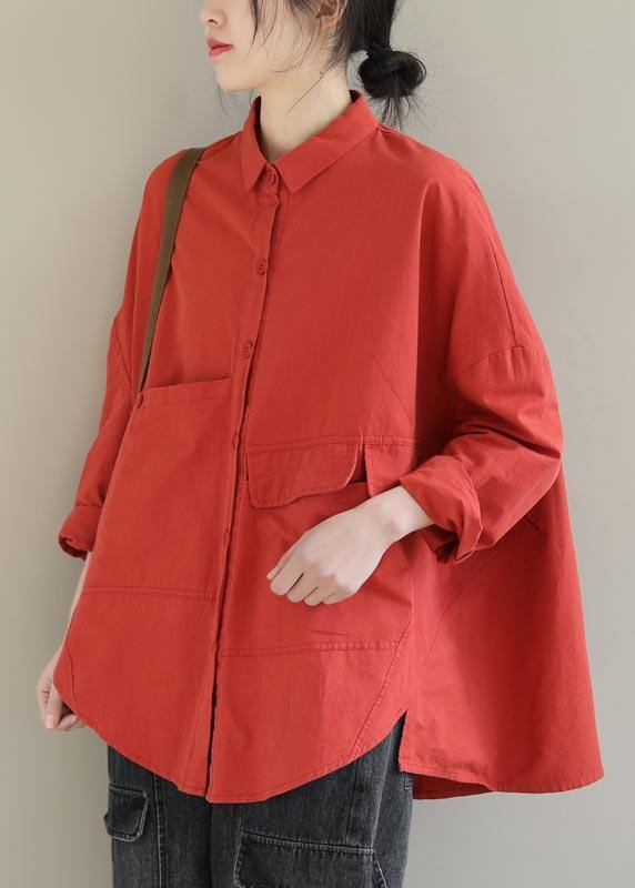 Asymmetrisk damblus i bomullsblandning med kort snitt och krage, vit färg, perfekt för kontor eller dejt.