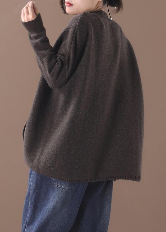 "Asymmetrisk vintage topp för kvinnor, framifrån, i mjukt material och stilfull design. Perfekt för vardag och fest."