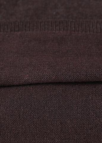 "Asymmetrisk vintage topp för kvinnor, framifrån, i mjukt material och stilfull design. Perfekt för vardag och fest."