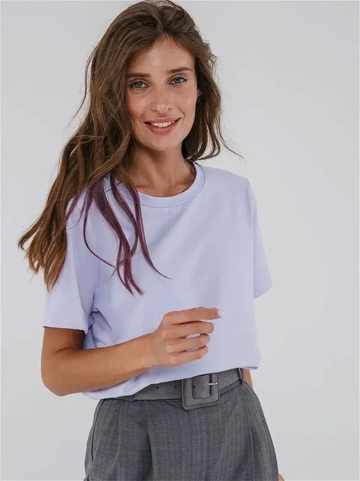 "Basic bomulls-T-shirt för kvinnor, rund hals, i kaffe, vit, svart och khaki. Bekväm passform, perfekt vardagsplagg."