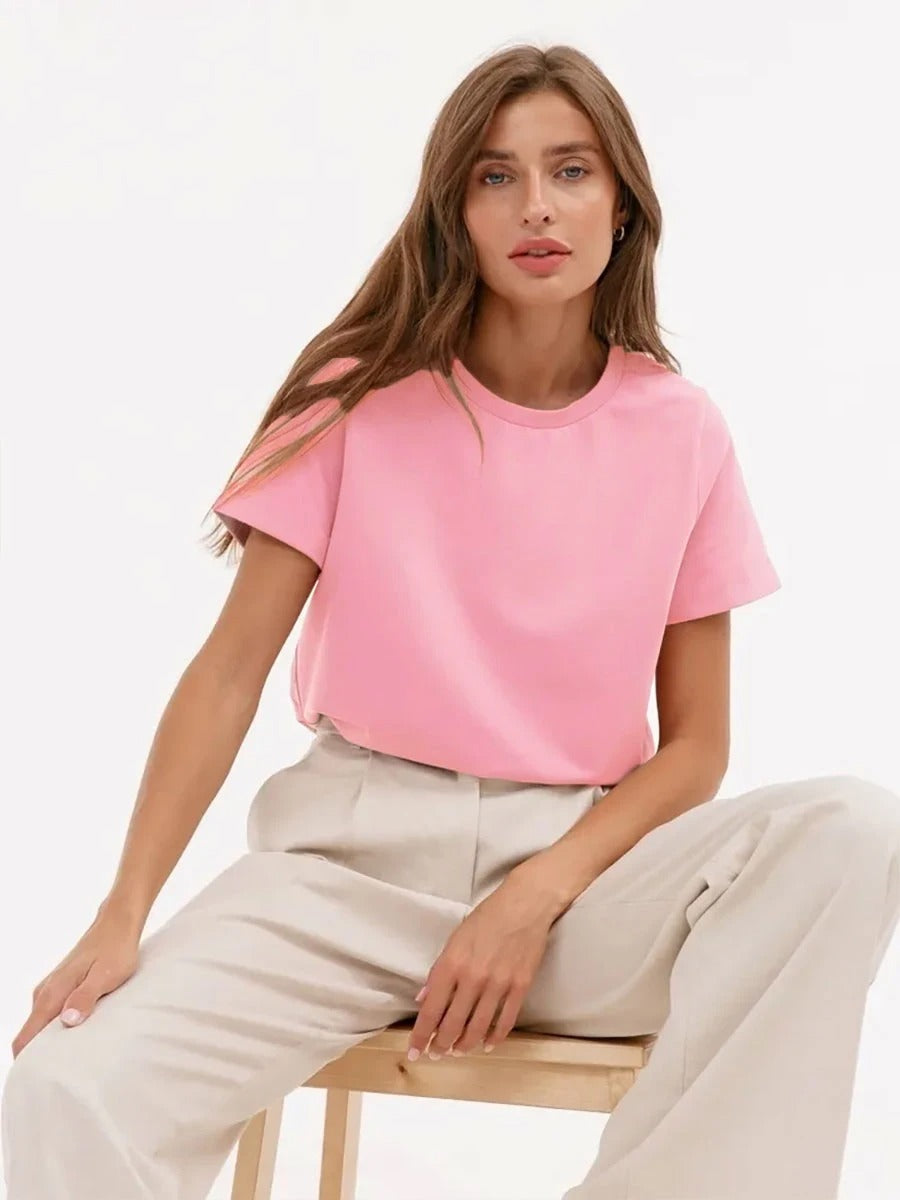 "Basic bomulls-T-shirt för kvinnor, rund hals, i kaffe, vit, svart och khaki. Bekväm passform, perfekt vardagsplagg."