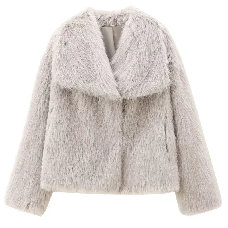 Beige dam vinterjacka med plyschfoder, elegant design, varm och komfortabel, perfekt för kalla dagar.