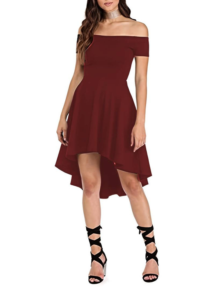 "Blå dam off-shoulder klänning, elegant silhuett, framifrån, smickrande design, perfekt för festliga tillfällen."