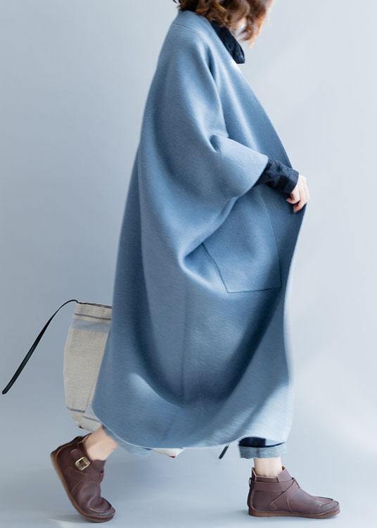 Blå damkappa med batwing-ärmar, stilren vinterjacka för kvinnor.