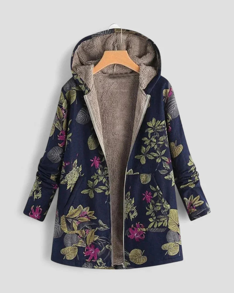 Blommig fleecejacka med huva, kvinnors jacka, framifrån, mjuk, värmande för kallt väder, stil och komfort kombinerade.
