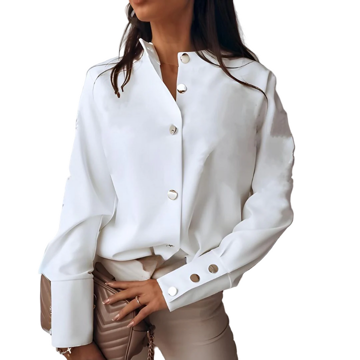 "Blus med tidlös design, lätt material och knappremsa. Perfekt för chic och avslappnad look. Klassisk damblus i luftigt tyg."