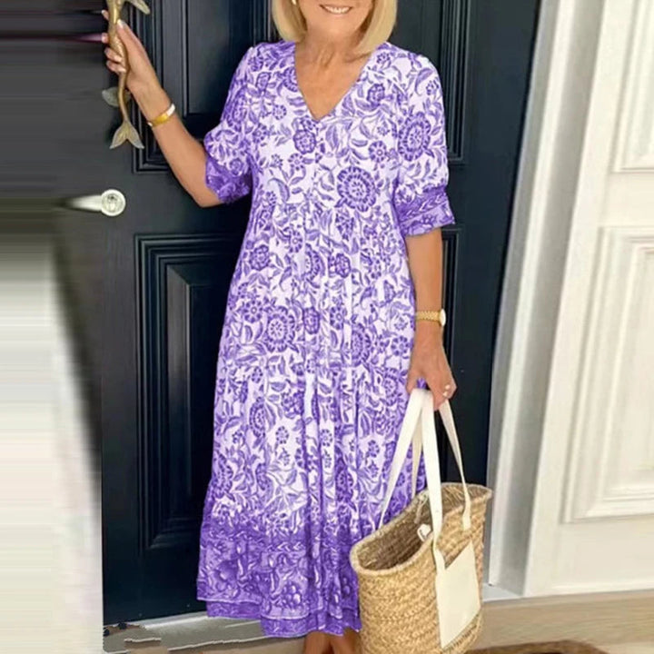 "Bohemisk dam maxiklänning med V-ringning och färgstarka blommönster, elegant fall och elastisk midja för en boho-look."