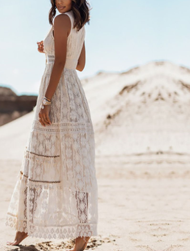 Boho maxiklänning dam i mjukt tyg, avslappnad passform, beige och vit. Perfekt för sommarstil och bekvämt mode.