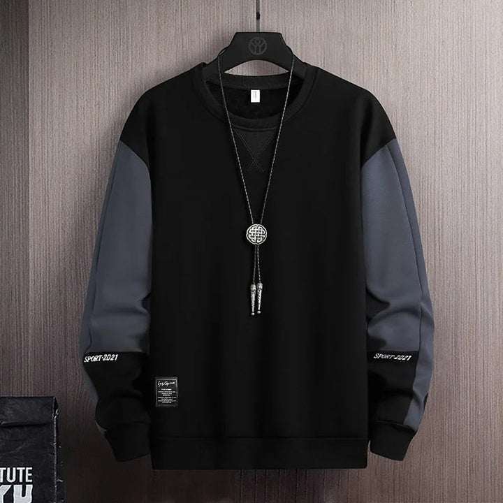 Casual herr hoodie i mjuk polyester, modern passform, flera färger. Idealisk för vardagsbruk med stil och komfort.