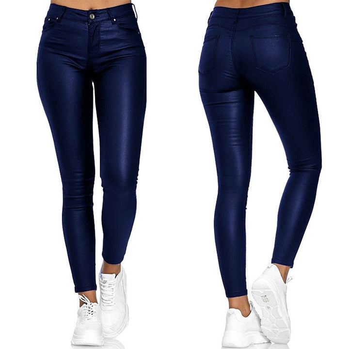 "Chic stretch läderbyxor för dam i svart och röd, elegant passform, hög midja, stil och komfort, mångsidigt modeplagg."