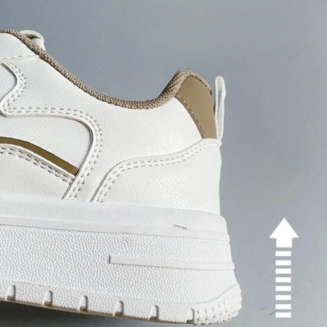 "Chunky kvinnors sneakers med vit finish och plattformssula, slip-on design för komfort och stil."