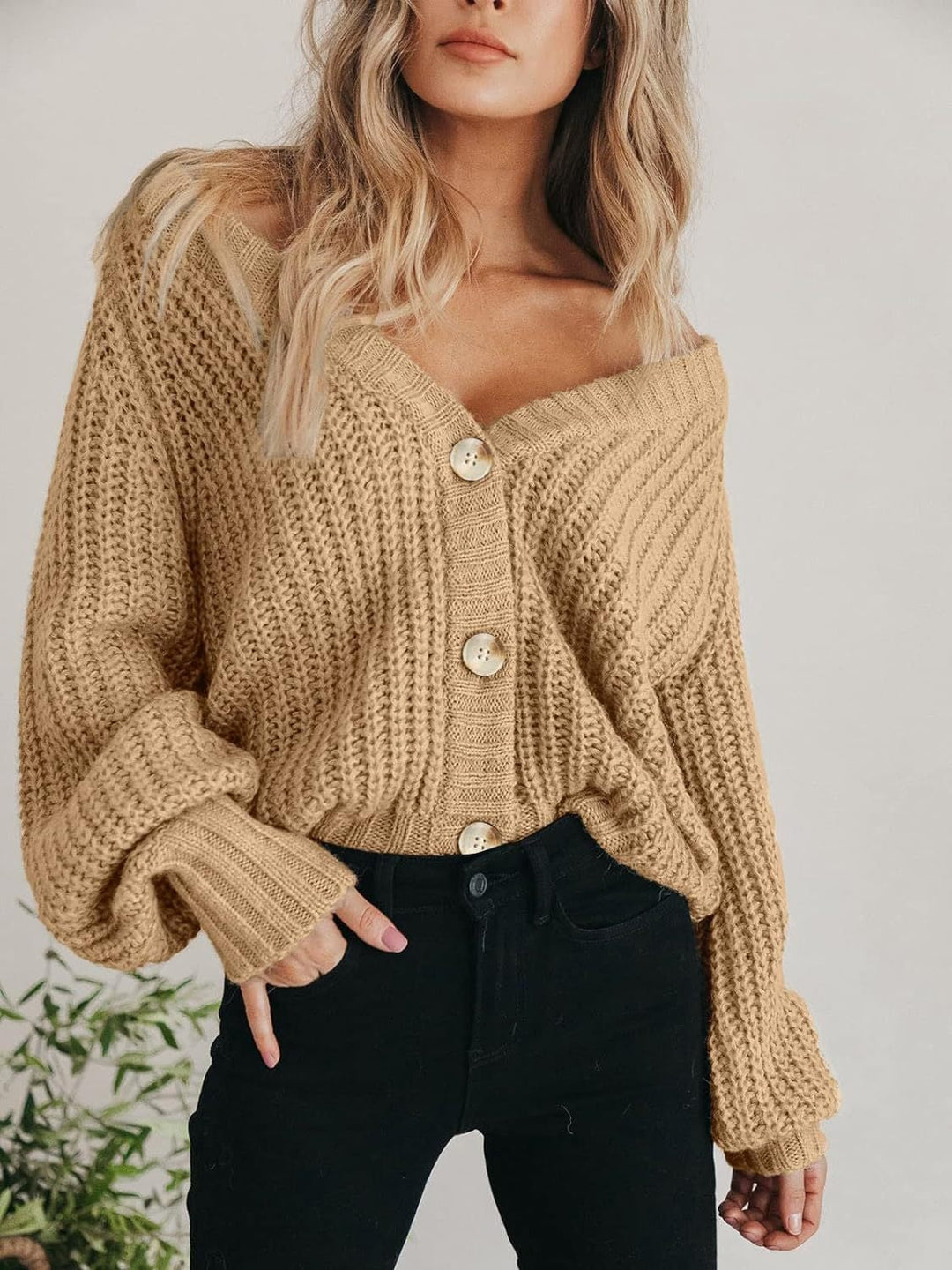 "Chunky stickad damcardigan med lång ärm och knäppning, överdimensionerad passform, stilfull och varm höst- och vinteroutfit.