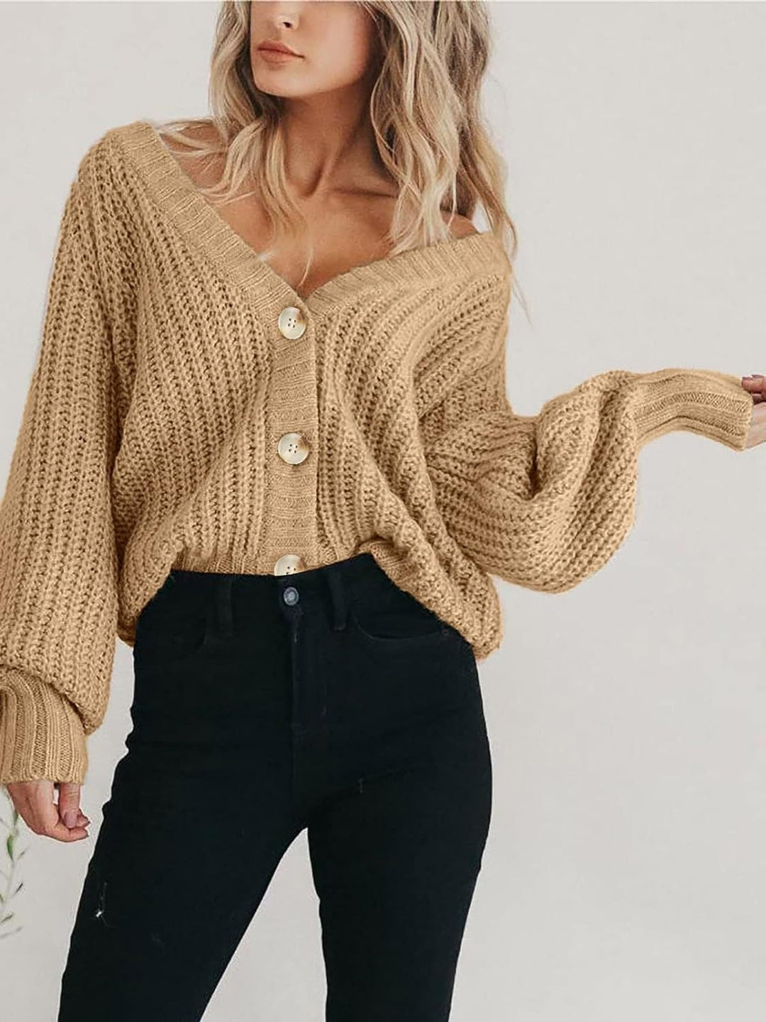 "Chunky stickad damcardigan med lång ärm och knäppning, överdimensionerad passform, stilfull och varm höst- och vinteroutfit.