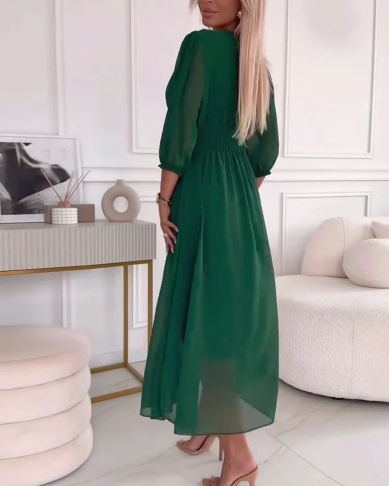 Dam A-linje midiklänning med V-hals i chiffong, elegant och luftigt svart tyg för stil och komfort.