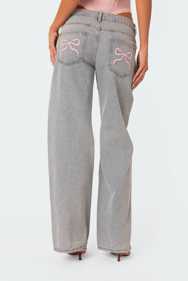 "Dam Flared Jeans i blå stretch denim, stilren design med smickrande flared-silhuett och bekväm passform."