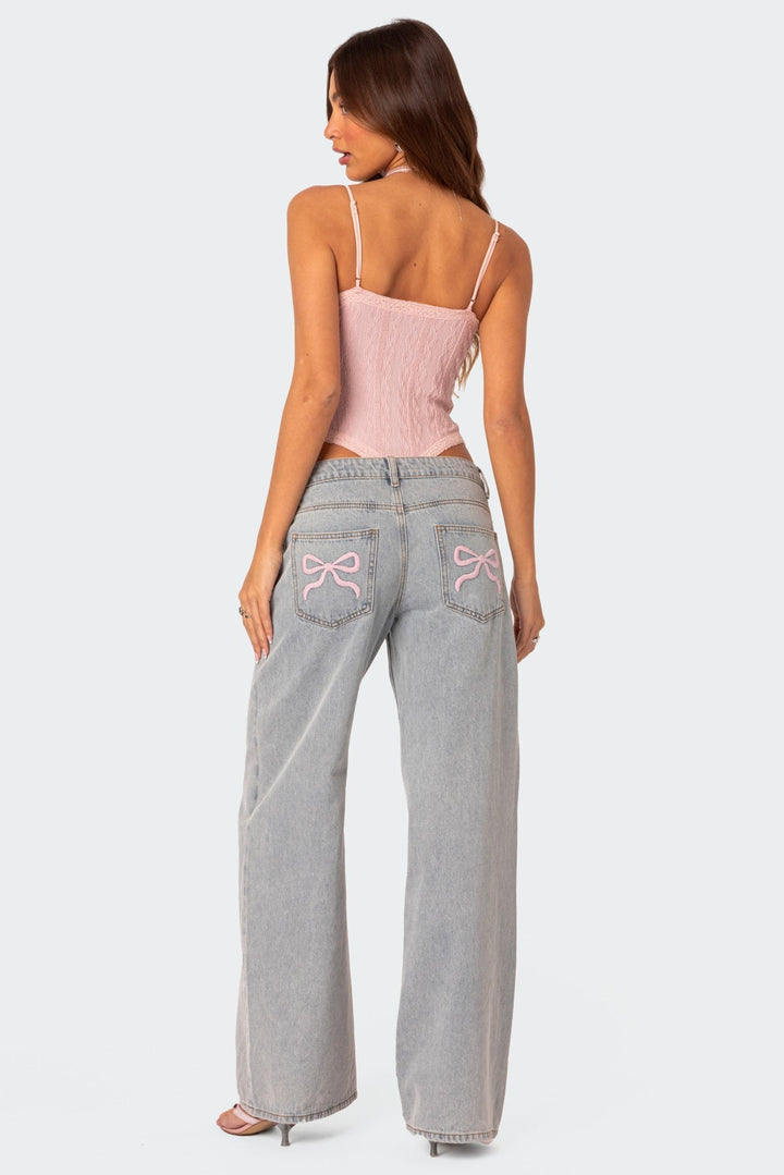 "Dam Flared Jeans i blå stretch denim, stilren design med smickrande flared-silhuett och bekväm passform."