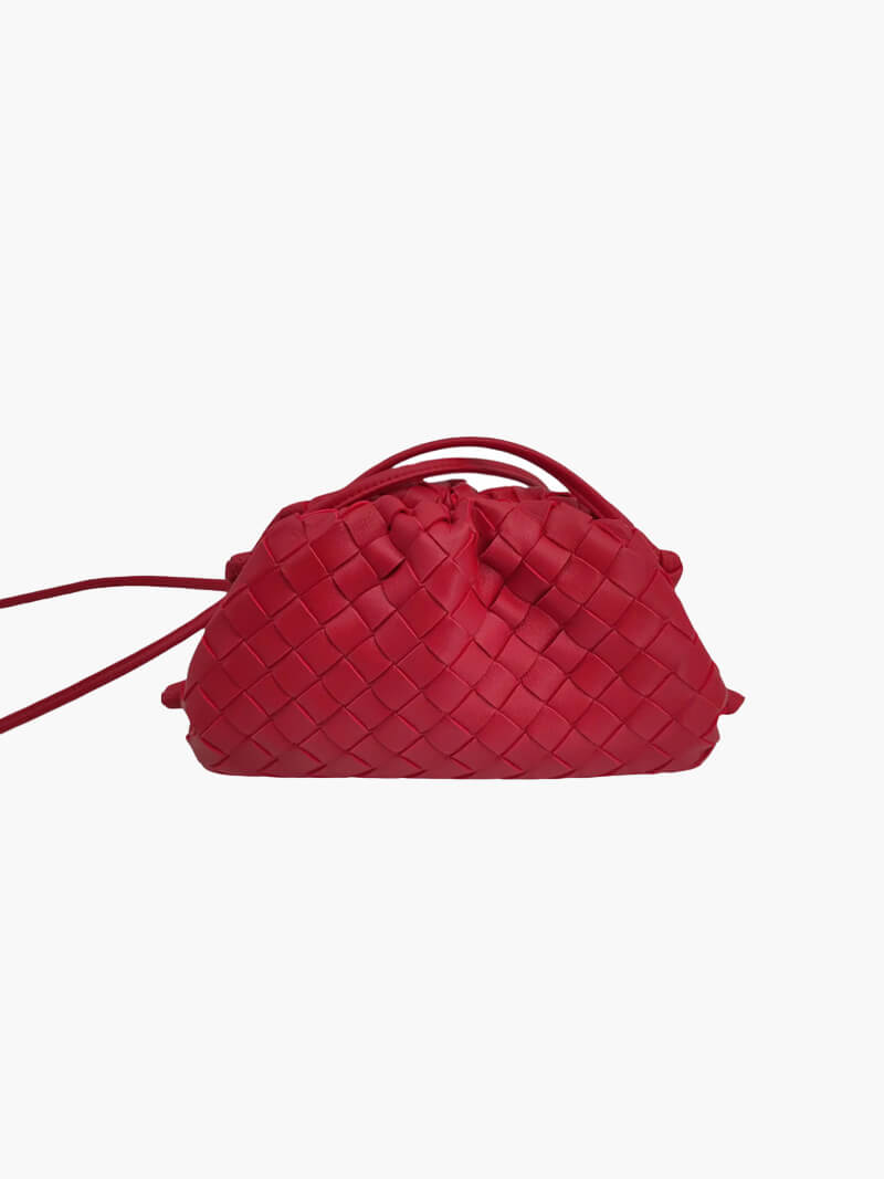 Dam Mini Vävd Väska i Vegansk Läderstil med justerbar axelrem, sofistikerad vävd textur, perfekt accessoar.